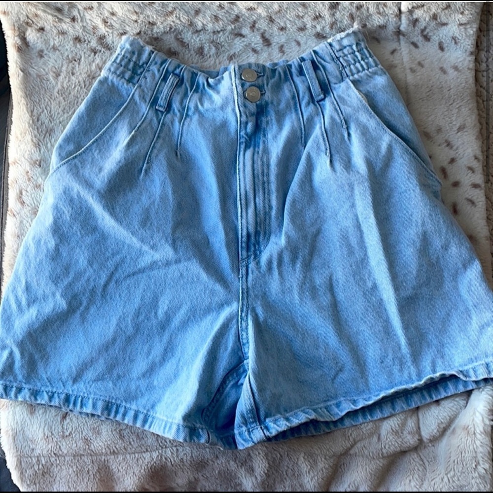 ZARA MOM SHORTS SIZE 10